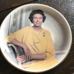 Queen Elizabeth Fenton commemorative plate
